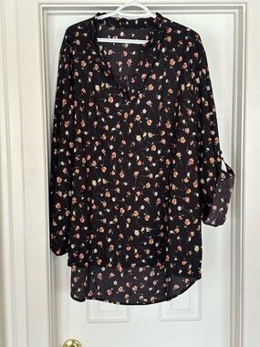 Women's Black Floral ruffled V-Neck Blouse